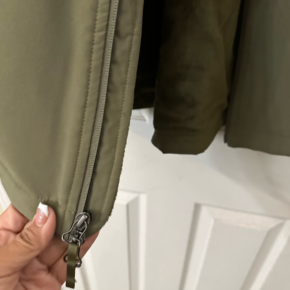 The North Face Women's Jacket - Picture 8 of 11